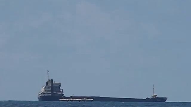 Сухогруз сел на мель возле маяка. смотреть онлайн