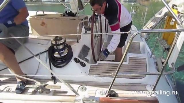 Отход со стоянки лагом с помощью носового подруливающего устройства смотреть онлайн