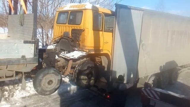 Погрузка бывшего манипулятора + ярис краном в фуру смотреть онлайн