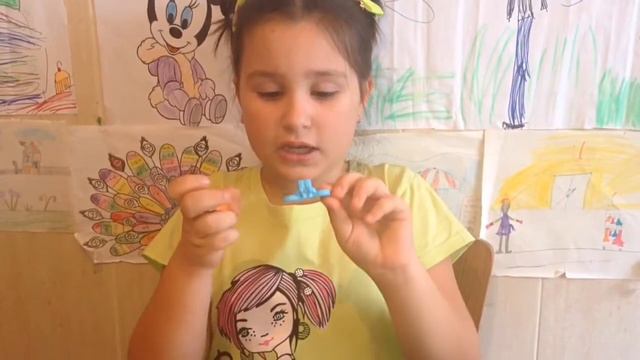 Открываем Киндер Сюрпризы Откуда произошли Кндеры Игрушки внутри Лотерея смотреть онлайн