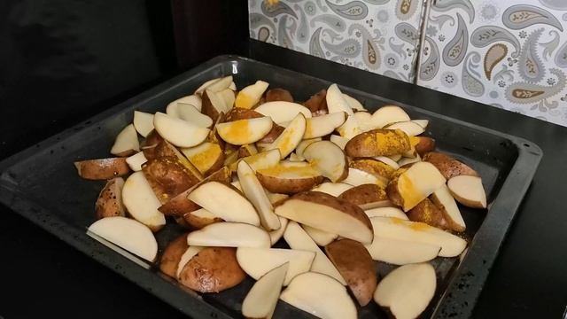 Как необычно запечь куриные голени с картошкой. смотреть онлайн