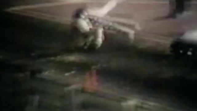 Мотогонщик встретился с асфальтом смотреть онлайн