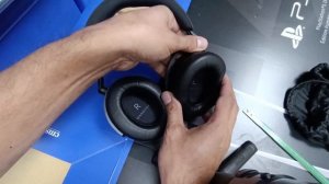 How to detached earpads on Momentum 4 Sennheiser headphone