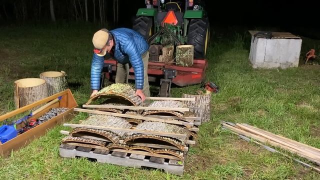 Harvesting Poplar Bark Siding in the Woods - Peeling Logs смотреть онлайн