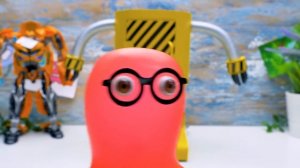 Делаем сами невероятного картонного робота с пультом управления