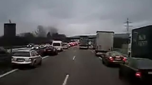 How Germans React to Ambulance Siren смотреть онлайн