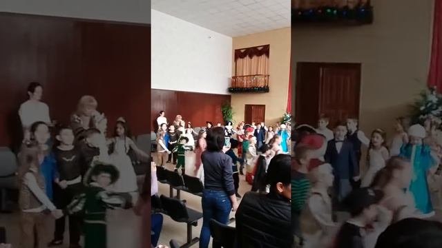 Новогодний хоровод в школе смотреть онлайн