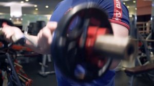 5.15 | Подъёмы EZ грифа на бицепс с супинацией стоя: техника выполнения, целевые мышцы | CAST-IRON