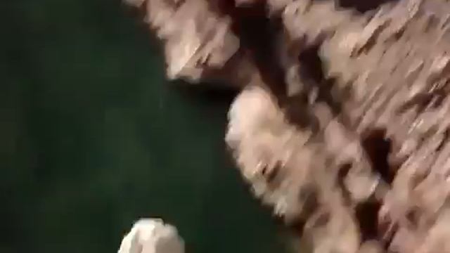 Сброс камня в реку с высоты 140 метров смотреть онлайн