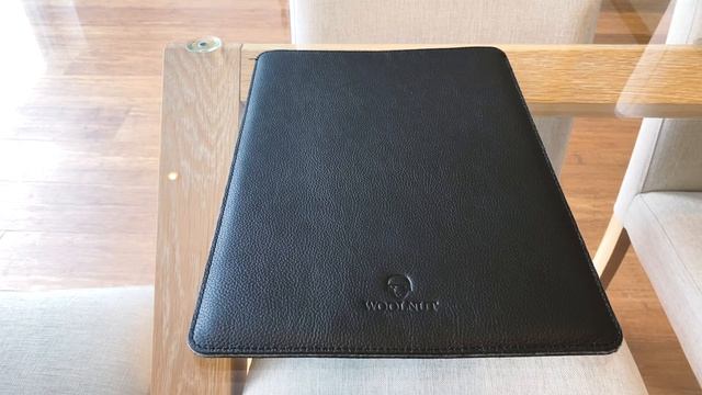Woolnut MacBook Leather Sleeve Review смотреть онлайн