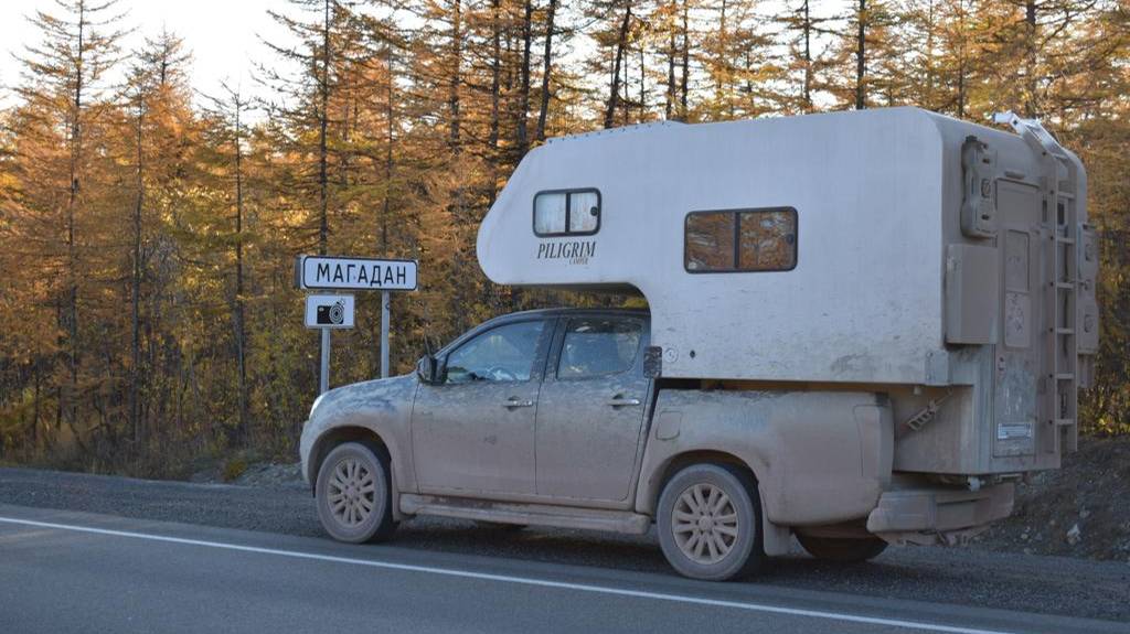 Компактный кемпер _Пилигрим_ для пикапа. Вариант с душевой комнатой. Piligrim Camper 350S смотреть онлайн