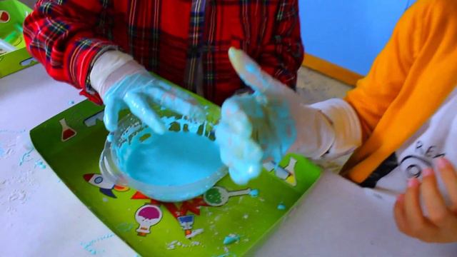 Делаем СЛАЙМ. Что пошло не так? КРУТЫЕ эксперименты от Хороших Деток. Научные наборы смотреть онлайн