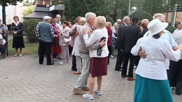 17.09.2023.Танцы под гармонь в парке Гомеля смотреть онлайн