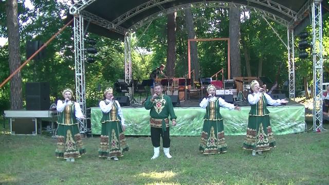 Народный ансамбль "Аюшка" - "Возле речки, возле мосту" смотреть онлайн