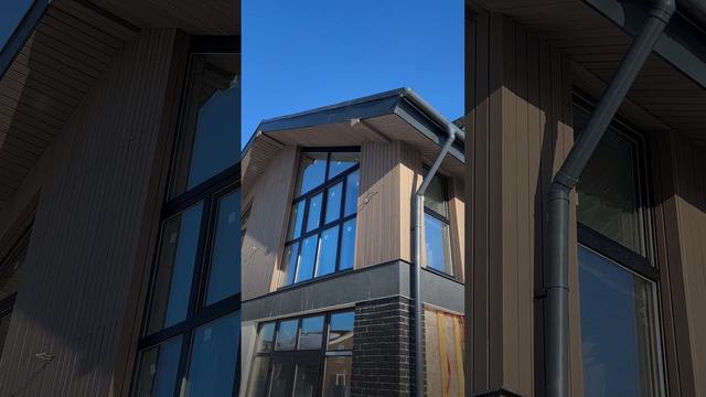 Фасад загородного дома из планкена смотреть онлайн