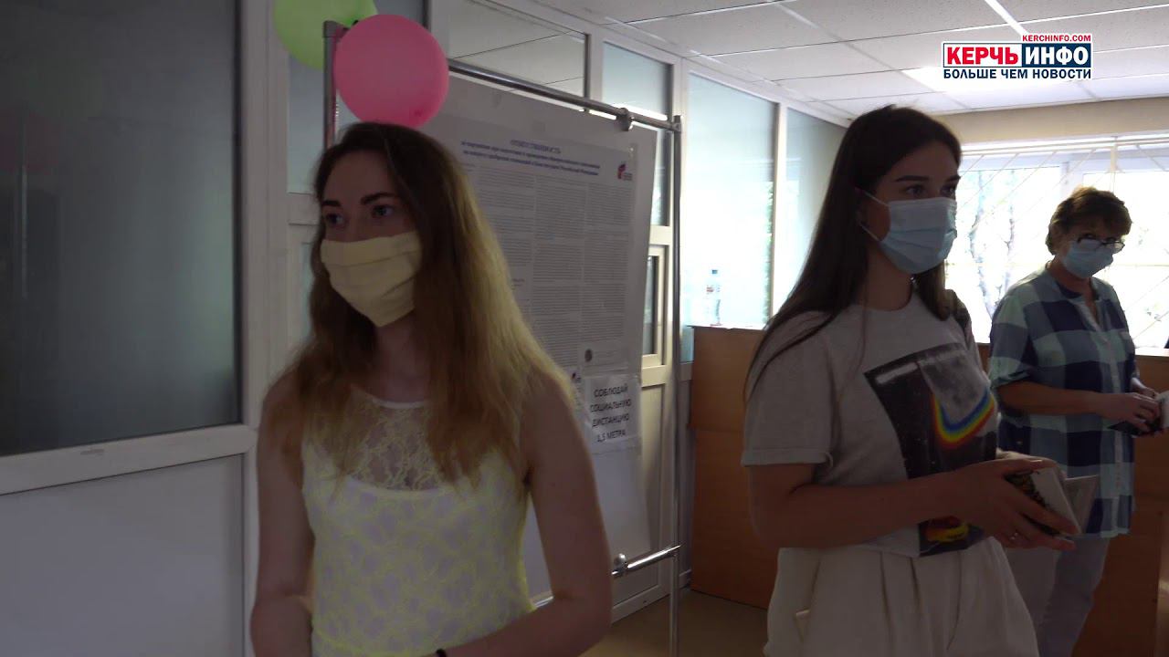 В Керчи начали работать избирательные участки