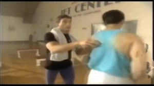 Жан-Клод Ван Дамм -  Тренировки в спортзале