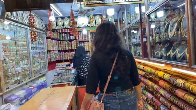 COMMERCIAL STREET BANGALORE SHOPPING 2021 || BANGALORE CHEAPEST MARKET VLOG || RishSand Magic смотреть онлайн