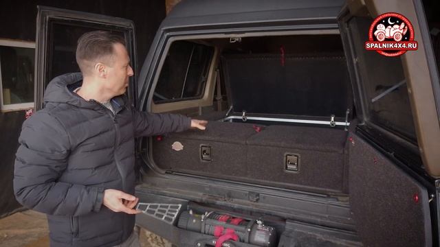 Nissan Safari Y60 - автомобильный спальник и откидной столик на задней двери Сафарика. смотреть онлайн