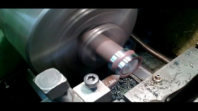Проточка подшипника. Токарка с огоньком. Groove of the bearing. Tokarka with a light смотреть онлайн