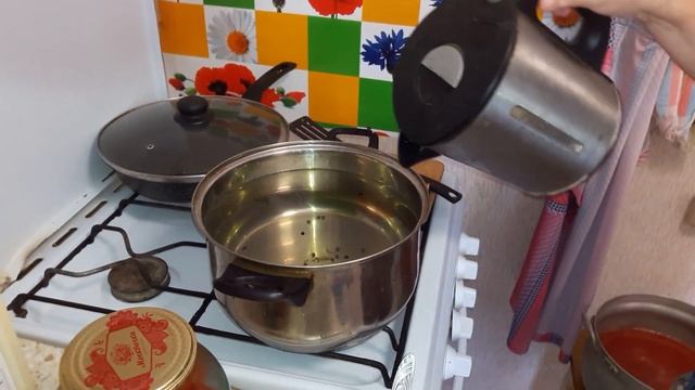 Живём в деревне Консервируем помидоры на зиму Готовлю томатный сок смотреть онлайн