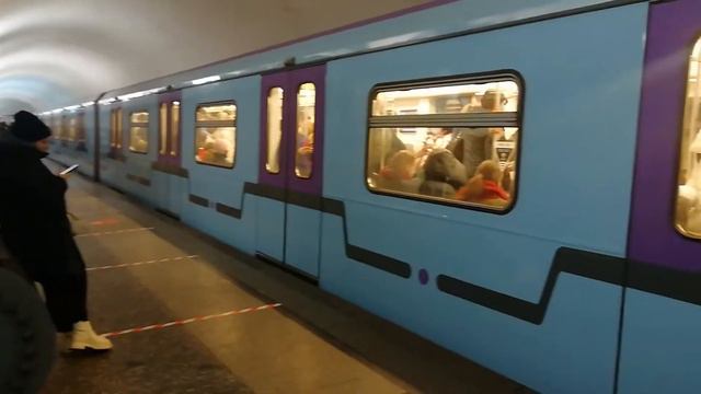 81760-61 Ока баклажан отправляется со станции Третьяковская Калужской Рижской линии смотреть онлайн