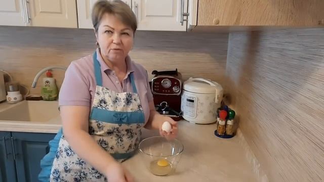 ПРОСТОЙ ШОКОЛАДНЫЙ ПИРОГ С ВИШНЕЙ И ЕЩЕ ПОПУТНО ГАЛУШКИ. смотреть онлайн