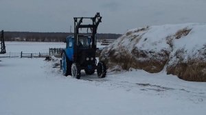 По первому снегу. Расчистка территории от снега, завоз сена. Трактор Т-40 с кабиной ЮМЗ