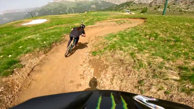 TEXI HAS A MASSIVE CRASH - CANAZEI WORLD CUP | Jack Moir | смотреть онлайн
