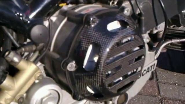 Carbon koppelingsdeksel Ducati смотреть онлайн
