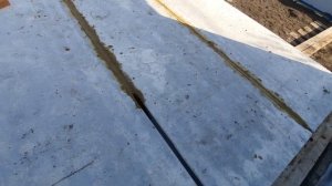 Заделал швы в плитах перекрытия.