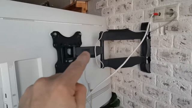 Телевизор Samsung UE50TU8510U белый - нюансы крепления на стену смотреть онлайн