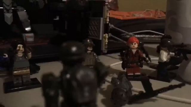 Mobile Games Vs. PC Games: A Stop Motion Battle смотреть онлайн