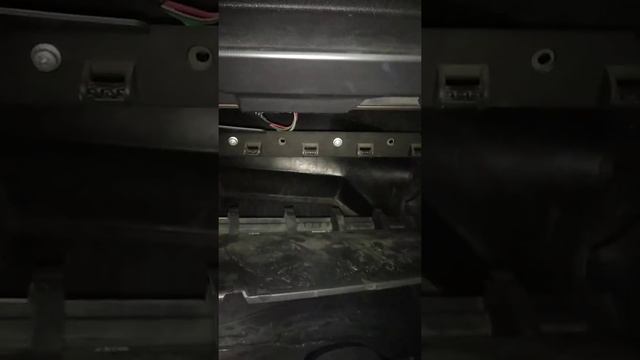 Как снять крышку бардачка на ВАЗ Лада гранта