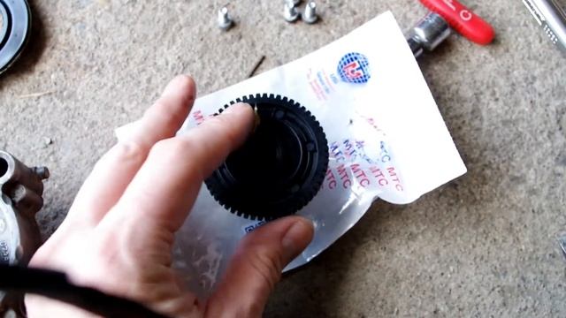 Замена шестерни сервотроника / актюатора раздаточной коробки на BMW X3 (кузов Е83) смотреть онлайн