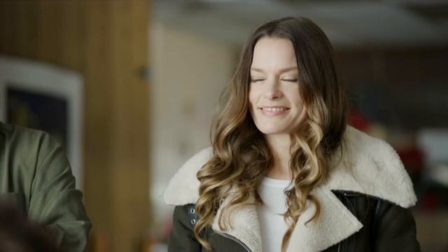 Christmas On Holly Lane - Trailer смотреть онлайн