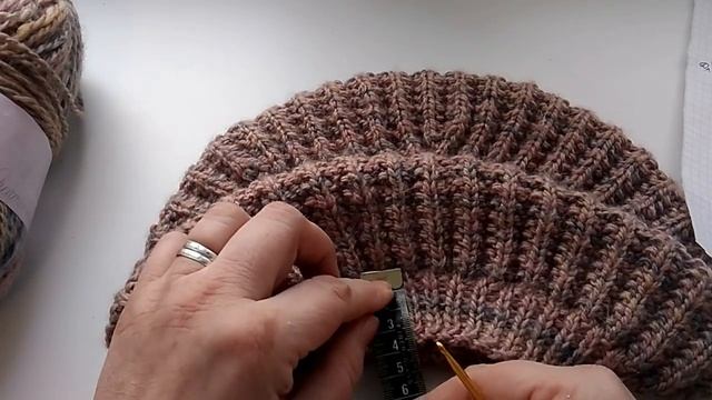 Берет спицами женский.Пряжа пехорка. смотреть онлайн