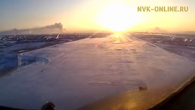 У самолета из Усть-Неры сработала сигнализация о неисправности стойки шасси смотреть онлайн