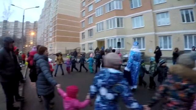 Новый год во дворе ЖК "Зеленая Околица" смотреть онлайн
