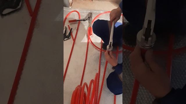 Соединение сшитого полиэтилена.#отопление #тёплыйпол смотреть онлайн
