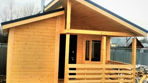 Баня - это место, где царствуют свобода, равенство и братство. Баня из бруса с разноуровневой крышей смотреть онлайн