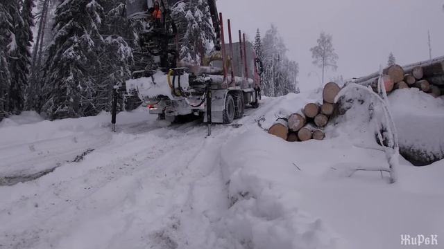 VOLVO лесовоз, буксую в снегу. смотреть онлайн