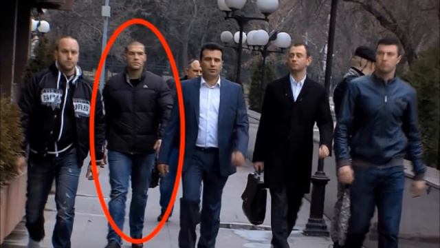 Александар Трајков повторно му е телохранител на Зоран Заев смотреть онлайн