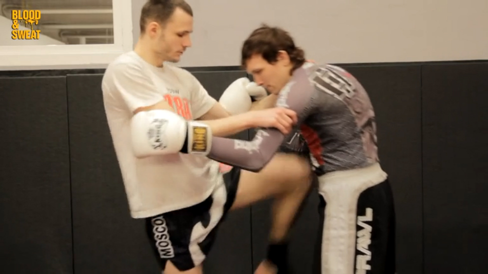 Муай тай. Удар коленом. Александр Суржко. смотреть онлайн