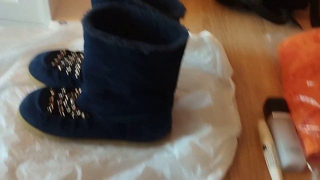 Что расхламила ? Chanel UGGi, Missha, Sante, платье .👗(видео было снято ранее) смотреть онлайн