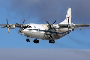 Сборка модели военно-транспортного самолета АН-12БК , масштаб 1:144.