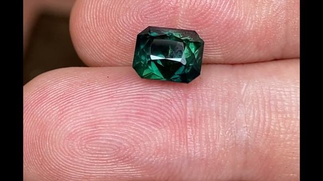 Сине-зеленый Мадагаскарский сапфир, 4.2 карата смотреть онлайн