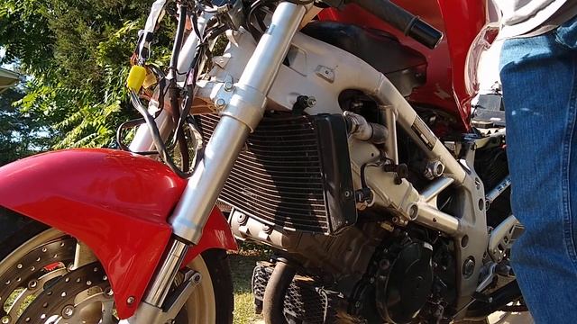 1997 Suzuki TL1000s first start in 10 years смотреть онлайн