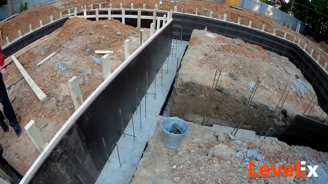 Ленточный заглубленный фундамент. Обзор со стройки. смотреть онлайн