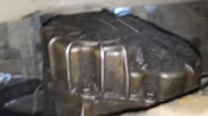 Акцент бежит масло с коробки непонятно